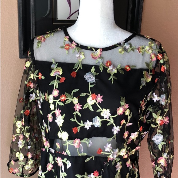 🌸HP🌸Embroidered Floral Gown - Picture 4 of 6